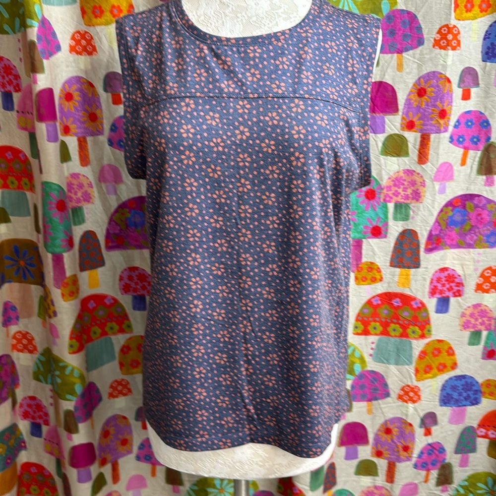 Iceburg Outerwear Women's Tank Top. Small.